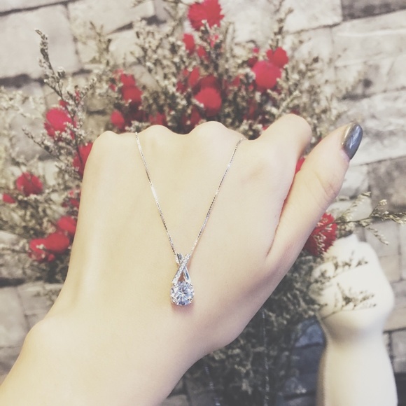 Sterling Silver Criss-Cross Stunning Simulated Diamond Silver Pendant Necklace - Picture 3 of 10